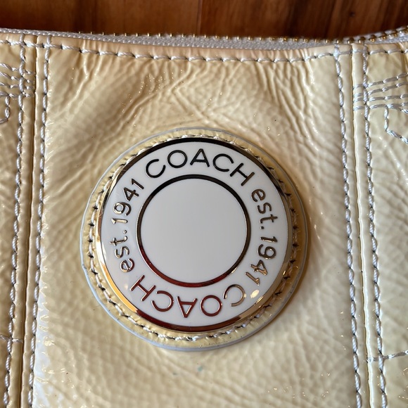 Coach Signature Stitched Yellow Cream Patent Leather Hobo Shoulder Bag F19282 - Picture 5 of 12